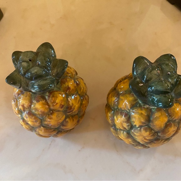 Style-Eyes by Baum Bros Pineapple Salt & Pepper Shaker Set - Picture 2 of 7